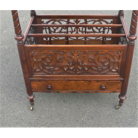 Antiker Zeitungsständer aus massivem Walnussholz