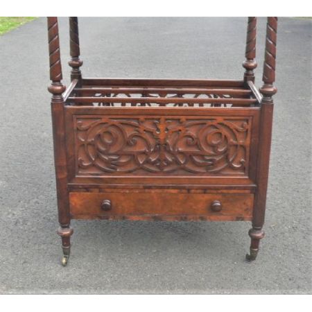 Antiker Zeitungsständer aus massivem Walnussholz