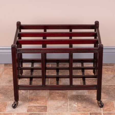 Antiker Zeitungsständer im Kunsthandwerks Stil