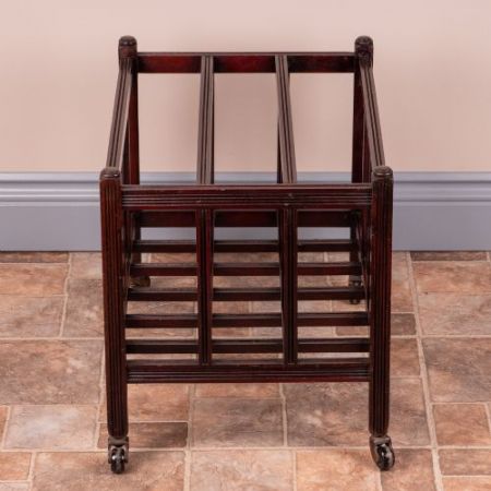 Antiker Zeitungsständer im Kunsthandwerks Stil