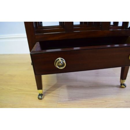 Antiker Mahagoni Zeitungsständer