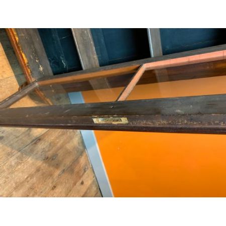 Antiker glasierter Bücherschrank aus Mahagoni mit Galerieoberseite