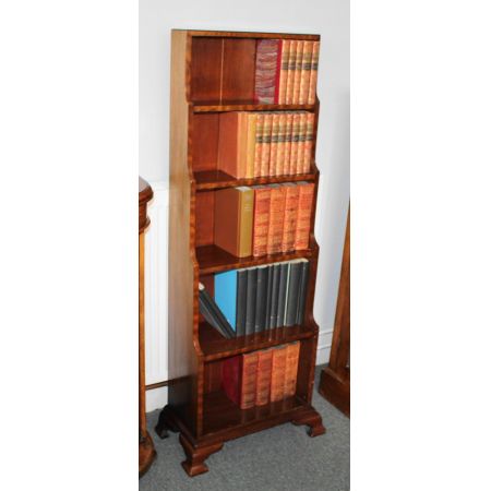 Antikes schmales offenes Bücherregal aus massivem Mahagoni