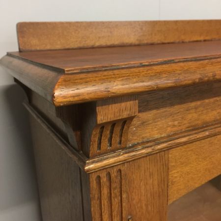 Antiker freistehender, verglaster Bücherschrank aus massiver Eiche im Kunsthandwerk Stil