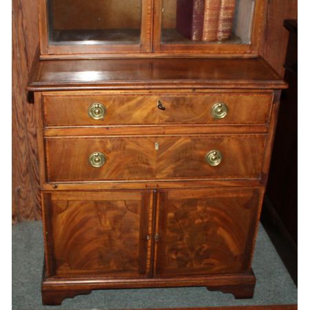 Kleiner schmaler Bücherschrank aus Mahagoni und Satinholz aus dem 19. Jahrhundert