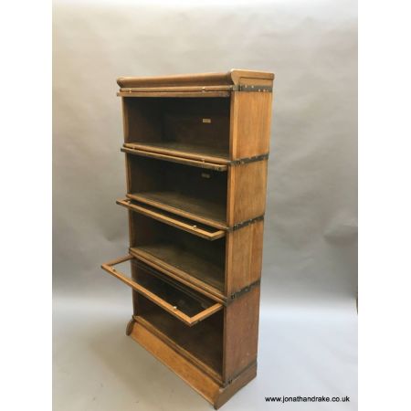 Antiker Eichenholz Bücherschrank aus Massivholz von Globe Wernicke, 1920
