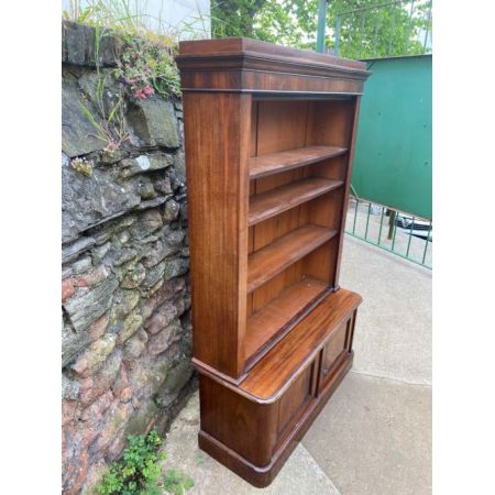 Antikes kleines Mahagoni-Bücherregal auf Zwergsockel aus dem 19. Jahrhundert