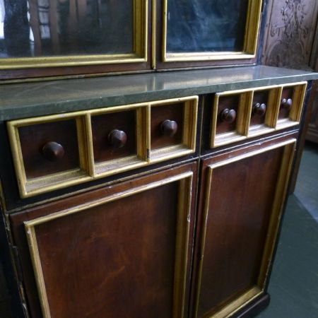 Antiker vergoldeter Eiche, Obstholz Bücherschrank aus dem 19. Jahrhundert,