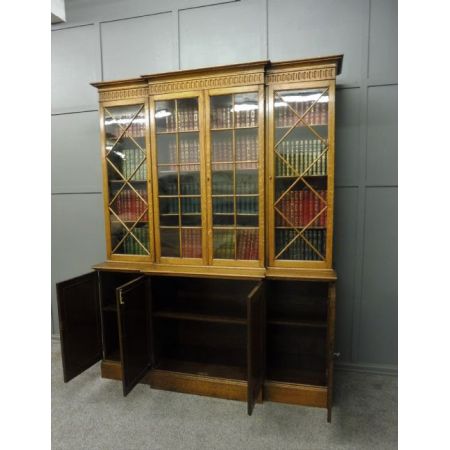 Antiker Bücherschrank aus goldener Eiche