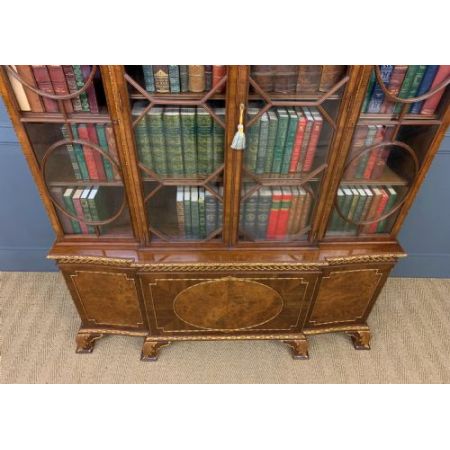 Antiker Breakfront Walnuss Bücherschrank von Waring und Gillow