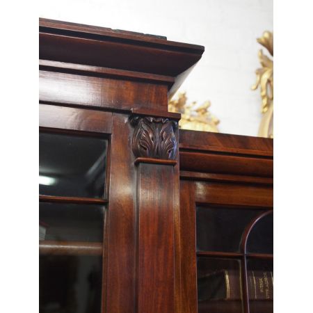 Antiker Breakfront Mahagoni Bücherschrank / Sekretär aus der William IV Zeit