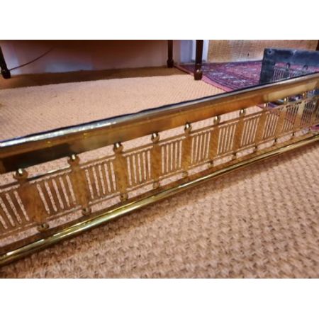 Antikes spät viktorianisches durchbohrtes Messing-Kamingitter