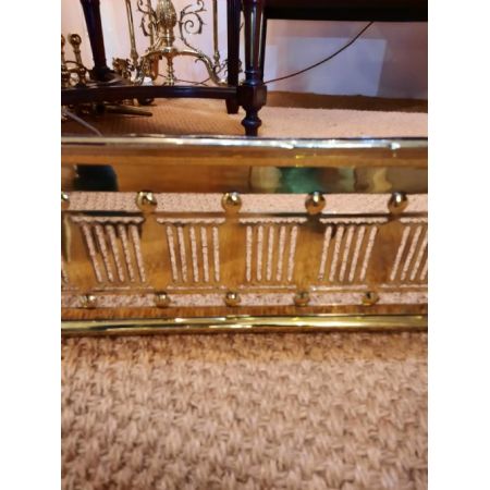 Antikes spät viktorianisches durchbohrtes Messing-Kamingitter