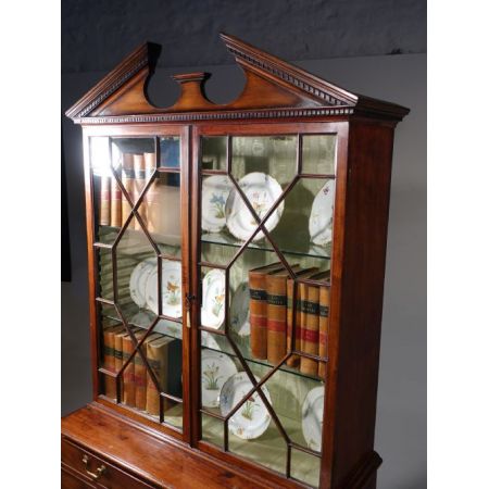 Wunderschöner Antiker Bücherschrank Mahagoni Massivholz Aus Der Chippendale Zeit, 18. Jahrhundert