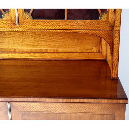 Hochwertiger Sheraton Zeit Kabinett Sammlerschrank Bücherschrank Aus Massivem Satinholz, 19. Jahrhundert