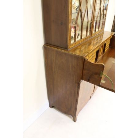 Antiker Flame - Mahagoni Bücherschrank / Vitrine aus Zeit von George III