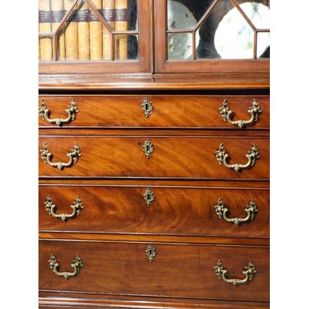 Kleiner antiker Bücherschrank aus der Chippendale-Zeit