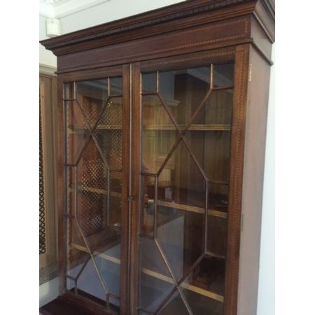 Antiker Inlaid Bücherschrank im Sheraton Revival Stil