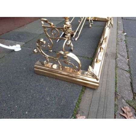 Antiker viktorianischer Kaminvorsetzer und Feuereisen