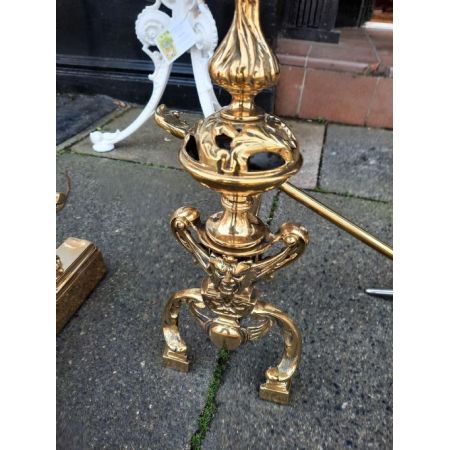 Antiker viktorianischer Kaminvorsetzer und Feuereisen