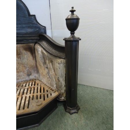 Antiker gusseisener Kamineinsatz