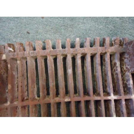 Antiker gusseisener Kamineinsatz