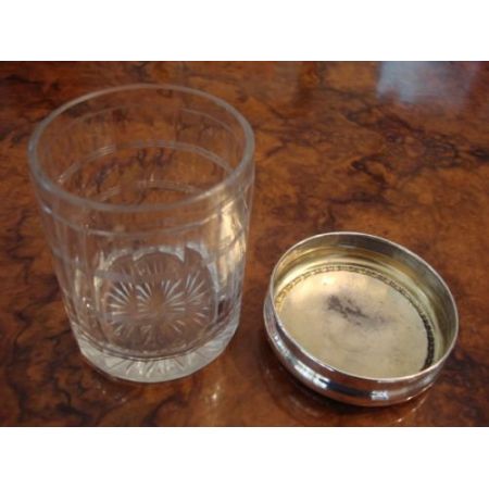 Antikes Birmingham geschliffenes Glas mit massivem Silberdeckel um 1910