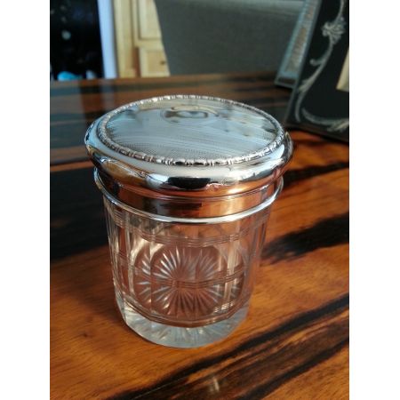 Antikes Birmingham geschliffenes Glas mit massivem Silberdeckel um 1910