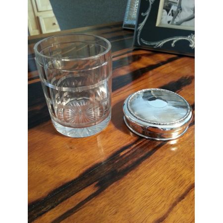 Antikes Birmingham geschliffenes Glas mit massivem Silberdeckel um 1910