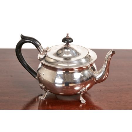 Dreiteiliges, versilbertes Teeservice mit Zuckerzange, antik 19. Jahrhundert