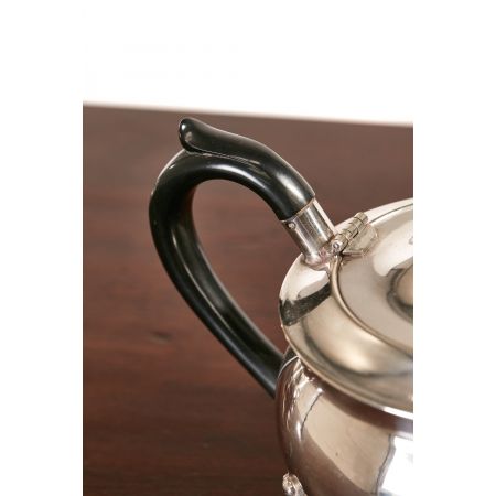 Dreiteiliges, versilbertes Teeservice mit Zuckerzange, antik 19. Jahrhundert