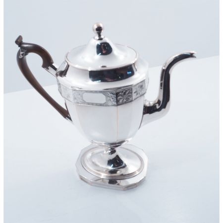 Große antike georgische versilberte Kaffekanne