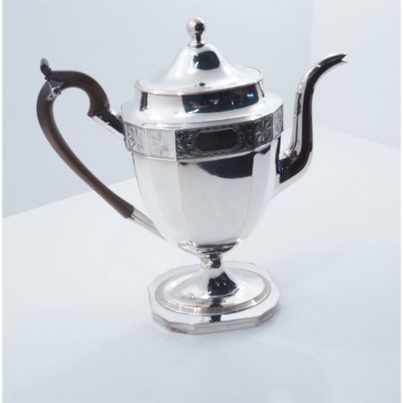 Große antike georgische versilberte Kaffekanne