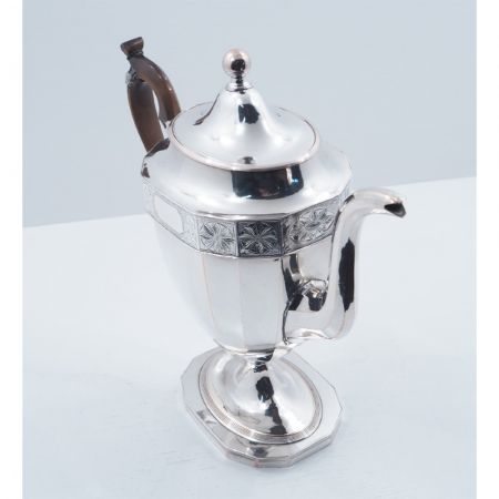 Große antike georgische versilberte Kaffekanne