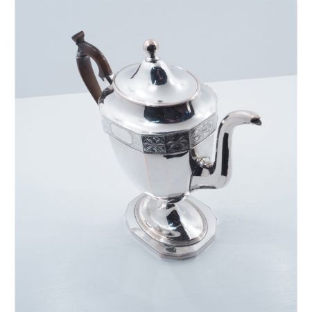 Große antike georgische versilberte Kaffekanne