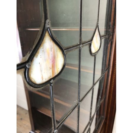 Antike glasierte Mahagoni Vitrine im Kunsthandwerkstil 