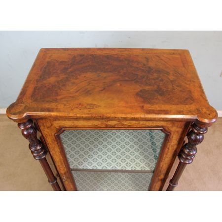 Antike viktorianische Grat-Walnuss-Vitrine von ca 1870