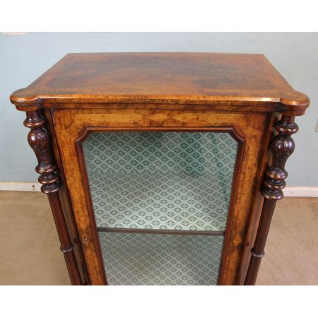 Antike viktorianische Grat-Walnuss-Vitrine von ca 1870