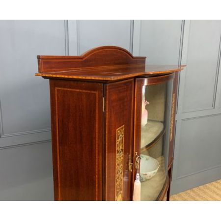 Antike Inlaid Vitrine aus Mahagoni im Kunsthandwerk Stil