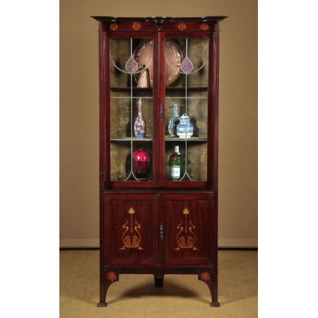 Antike Eckvitrine im Jugendstil von ca 1900