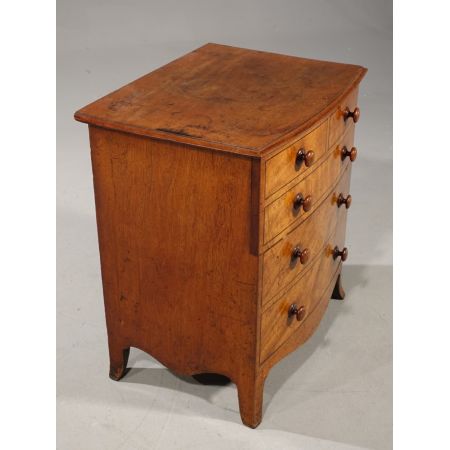 Antike Mahagoni-Kommode mit Bowfront aus der Mitte des 19. Jahrhunderts