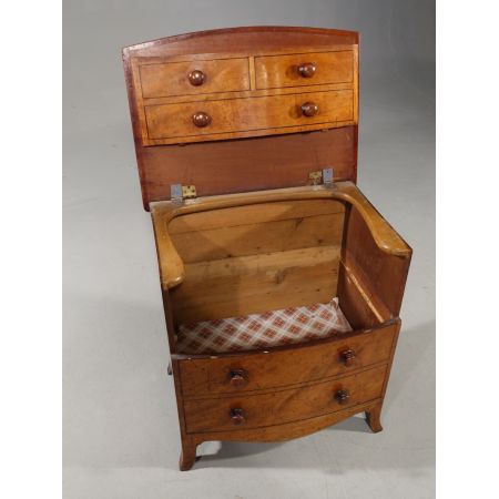 Antike Mahagoni-Kommode mit Bowfront aus der Mitte des 19. Jahrhunderts