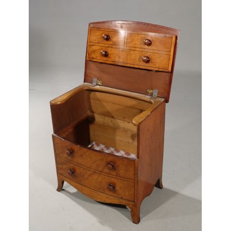 Antike Mahagoni-Kommode mit Bowfront aus der Mitte des 19. Jahrhunderts