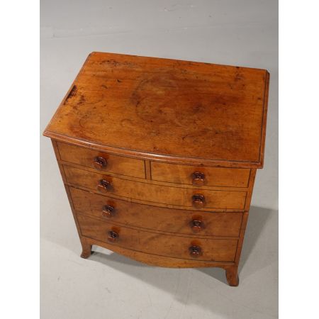 Antike Mahagoni-Kommode mit Bowfront aus der Mitte des 19. Jahrhunderts