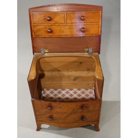 Antike Mahagoni-Kommode mit Bowfront aus der Mitte des 19. Jahrhunderts