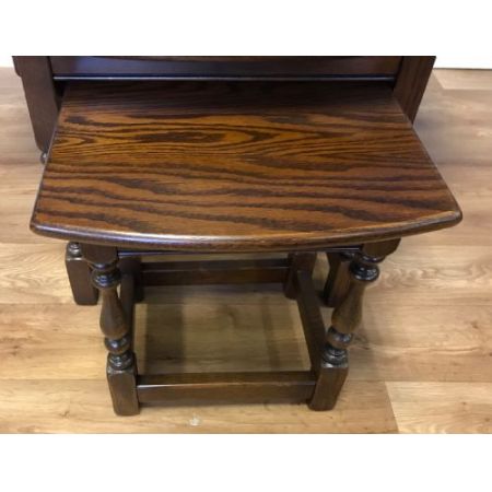 Antikes Tischset aus drei ovalen Tischen aus Eiche Massivholz 1920