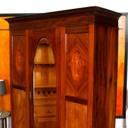 Antiker edwardianischer Kleiderschrank aus massivem Mahagoni 