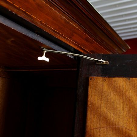 Antiker edwardianischer Kleiderschrank aus massivem Mahagoni 