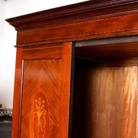 Antiker edwardianischer Kleiderschrank aus massivem Mahagoni 