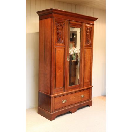 Antiker edwardianischer Walnuss Kleiderschrank